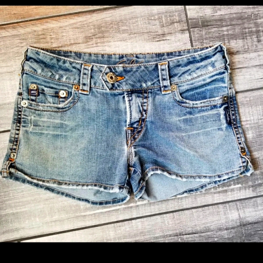 Silver Jeans Co. Shorts Monsoon
Size 28